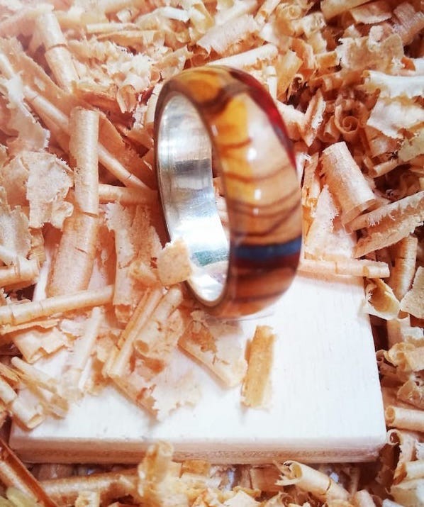 Buscas anillos de boda de madera? | Accesorios