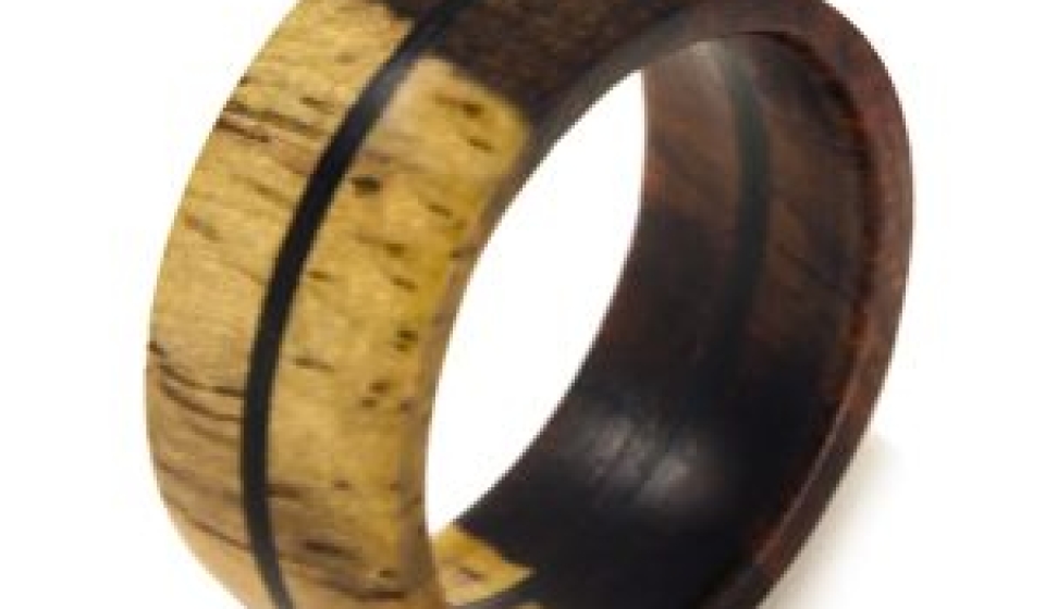 anillo en madera de Cocobolo línea central de Ébano unisexo