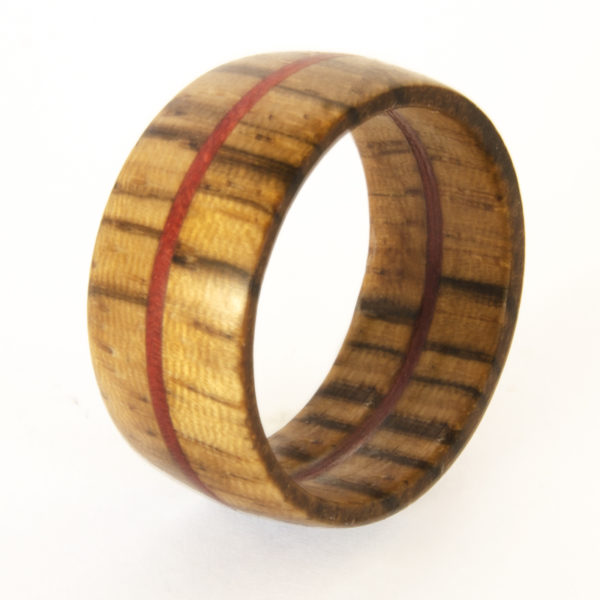 anillo madera hecho a mano