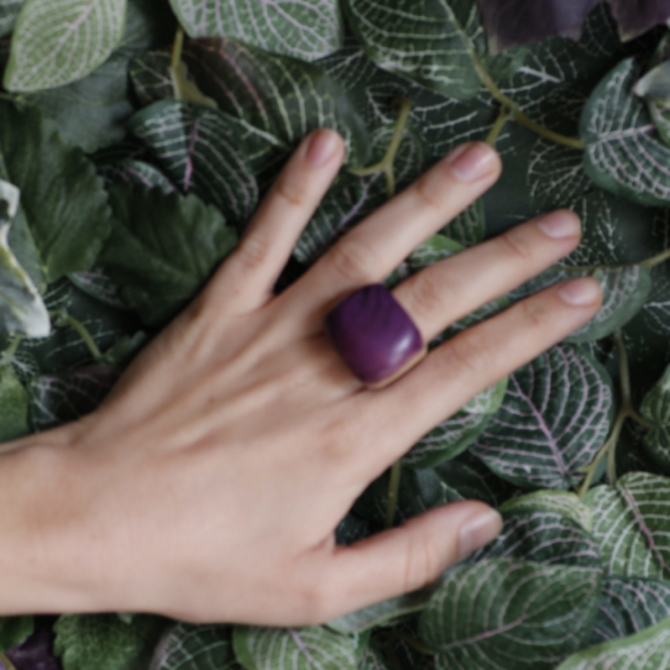 artesania-bejarano_anillo-madera-taguagrande-morado-scaled-1.jpeg blank
