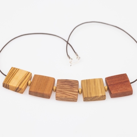 colgante de madera