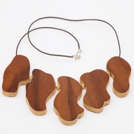colgantes en madera