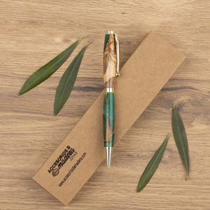Bolígrafo de madera con colores para regalar en bodas